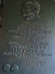 Tablica upamiętniająca pobyt Św. Jana Pawła II w dniu 23.06.1983r. w Dolinie Chochołowskiej i Dolinie Jarząbczej